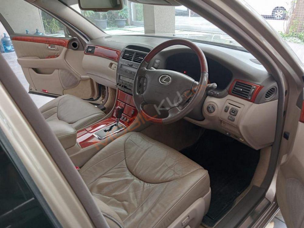 Mobil Lexus LS 2001