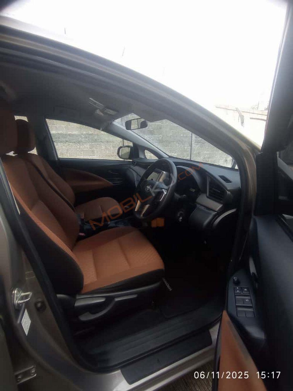 Mobil Toyota Kijang Innova 2019