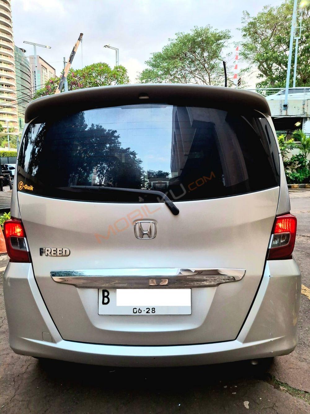 Mobil Honda Freed 2013
