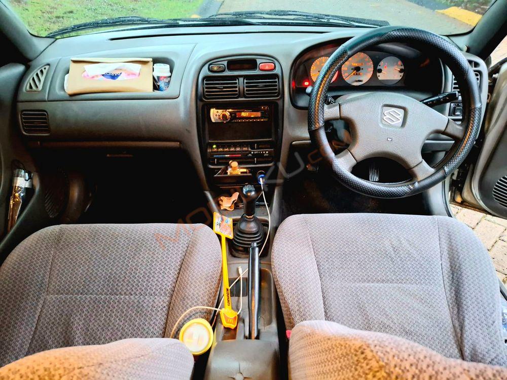 Mobil Suzuki Baleno 2001