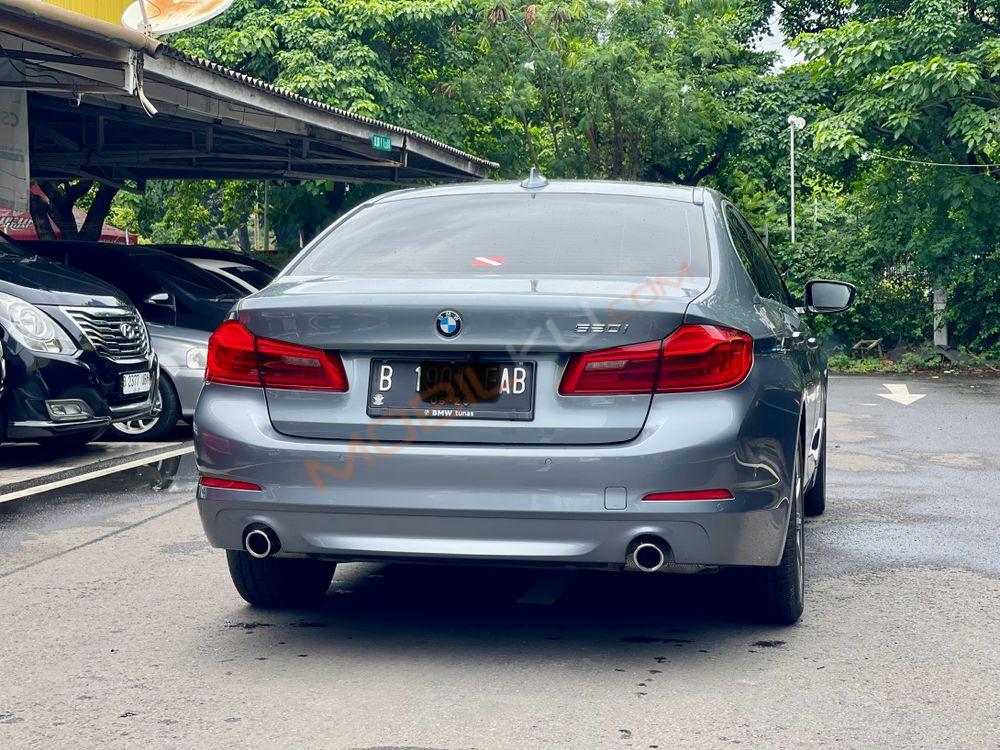 Mobil BMW 5 Series 2020