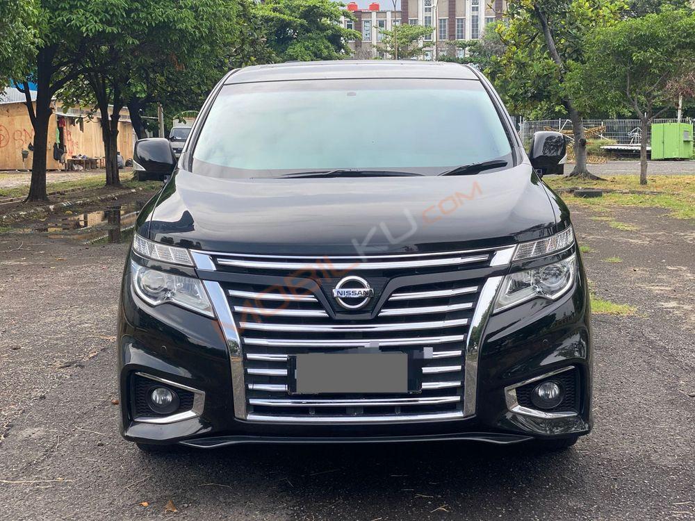 Mobil Nissan Elgrand 2014