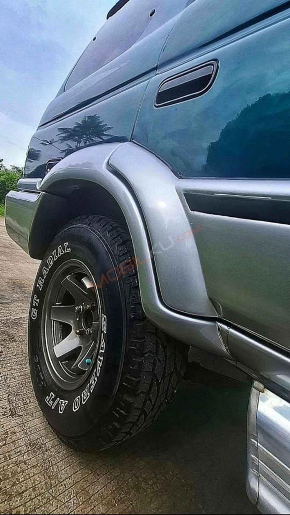 Mobil Isuzu Panther 1999