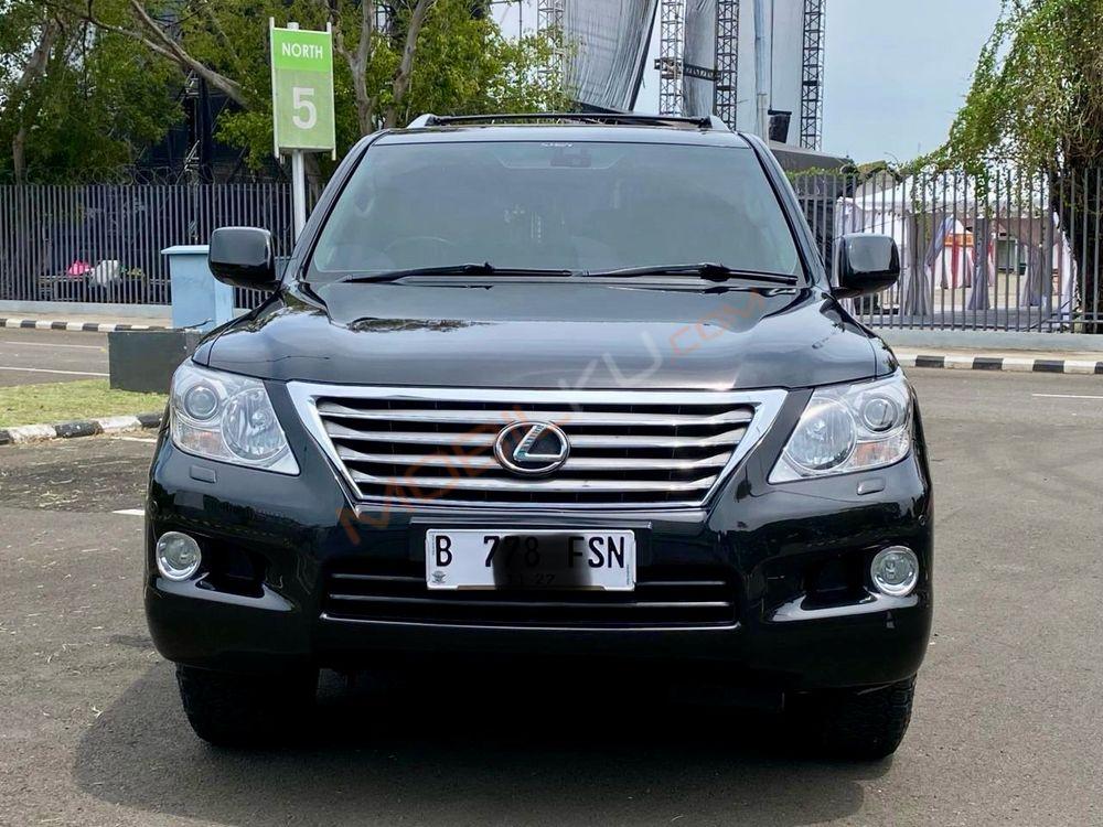 Mobil Lexus LX 2011
