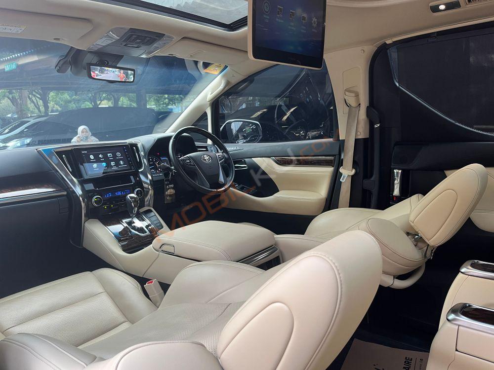 Mobil Toyota Alphard 2022