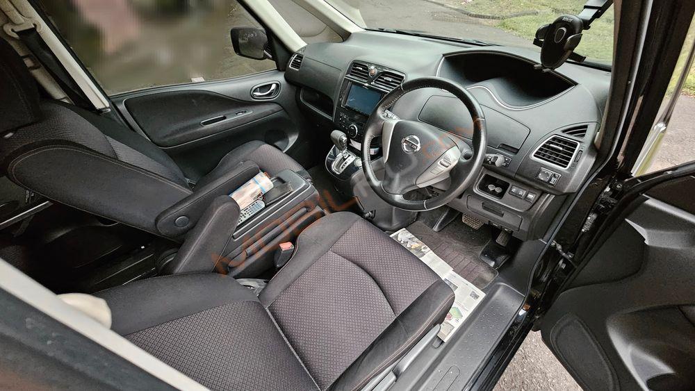 Mobil Nissan Serena 2014