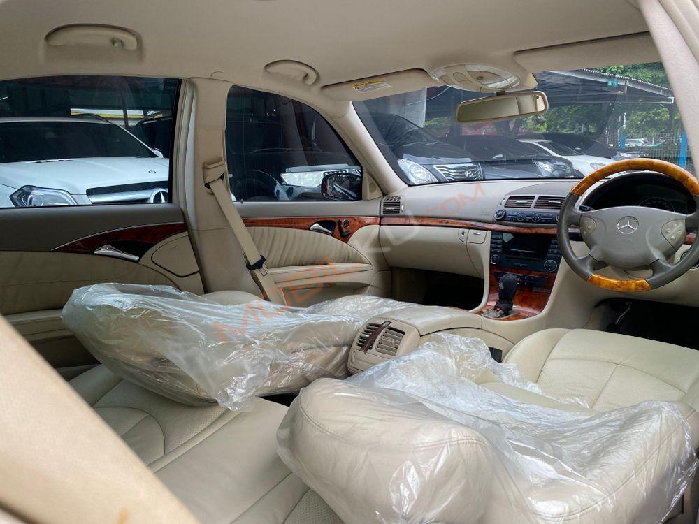 Mobil Mercedes-Benz E-Class 2006