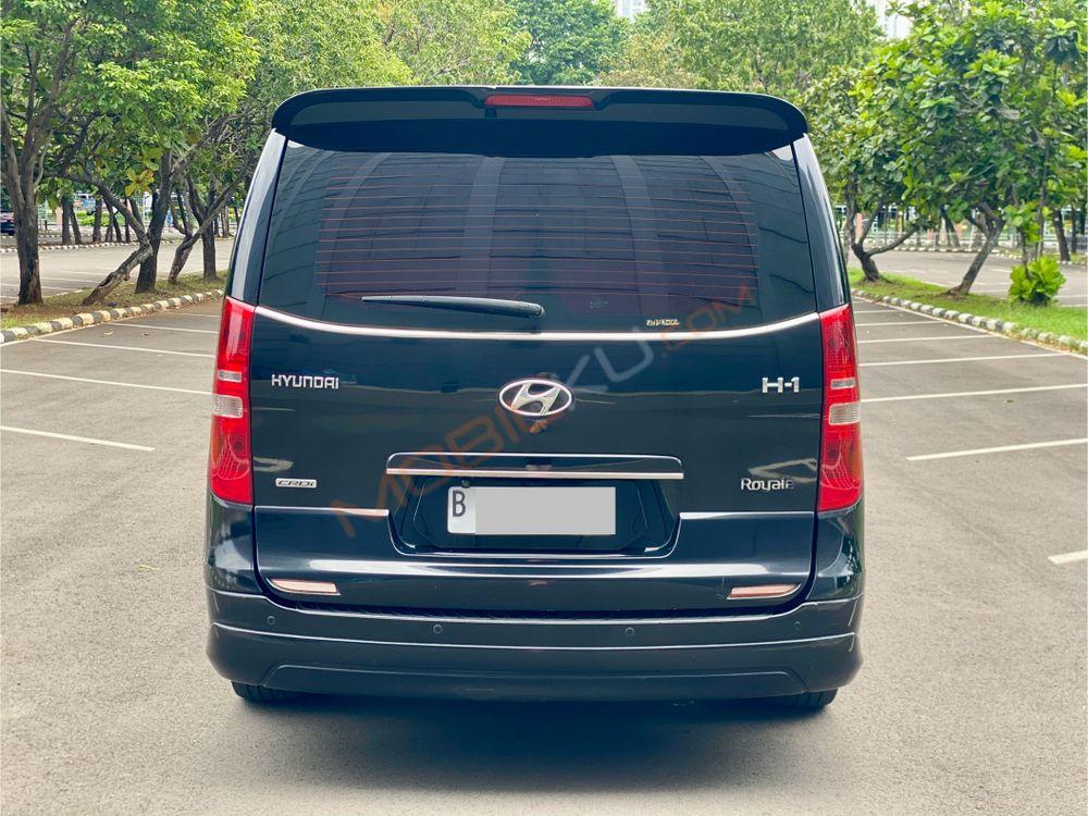 Mobil Hyundai H-1 2015