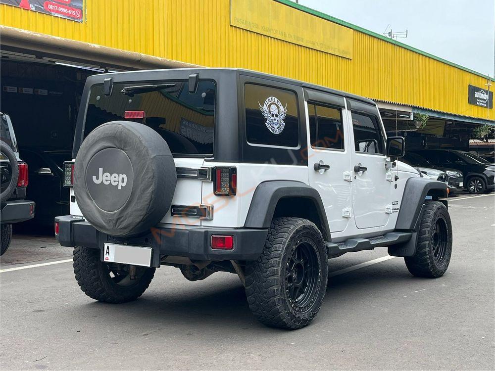 Mobil Jeep Wrangler 2014