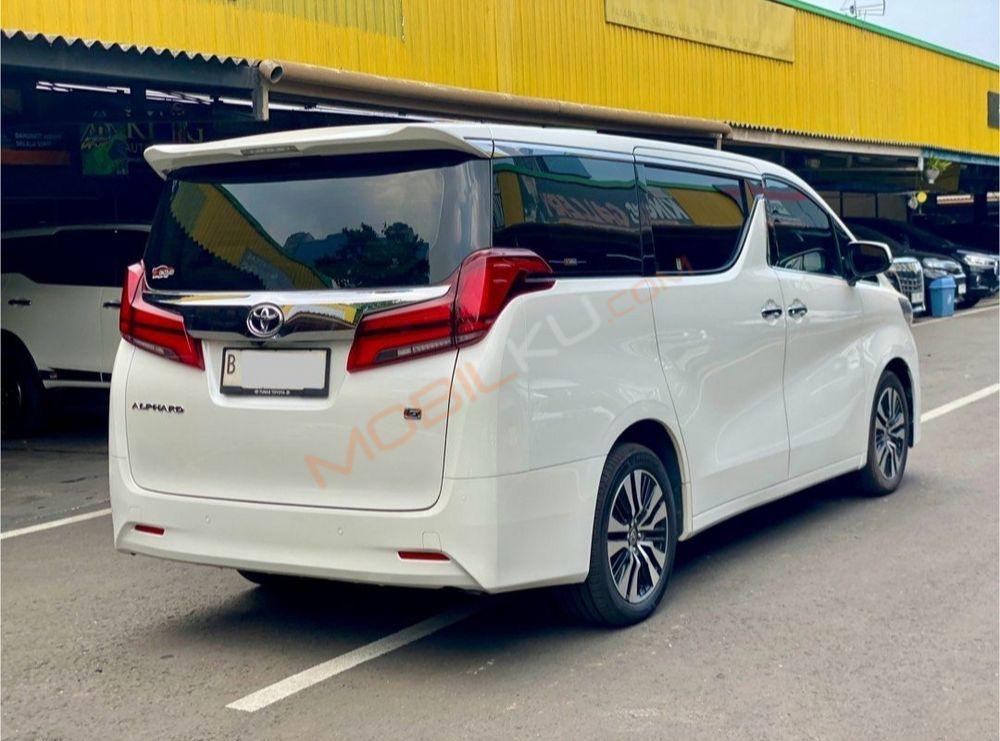 Mobil Toyota Alphard 2022