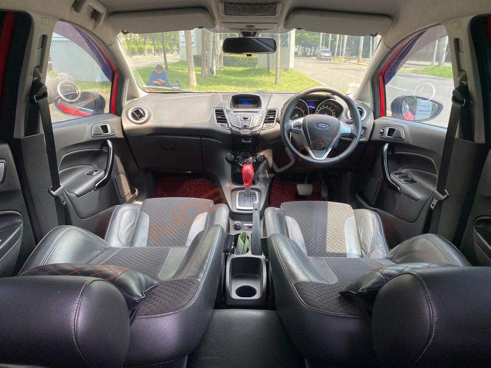 Mobil Ford Fiesta 2013