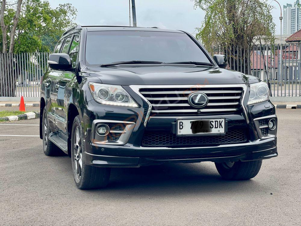 Mobil Lexus LX 2015