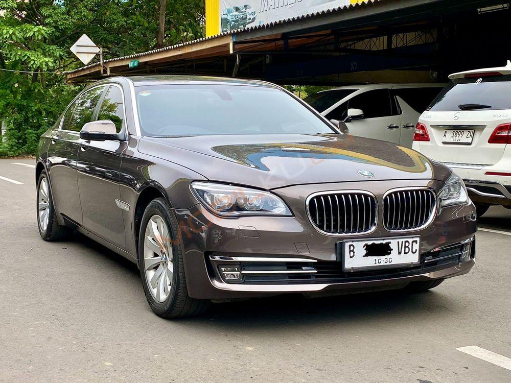 Mobil BMW 7 Series 2013