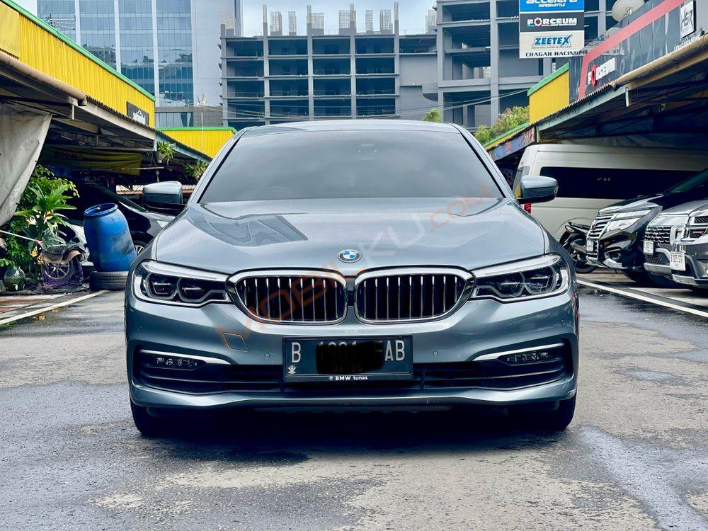 Mobil BMW 5 Series 2020