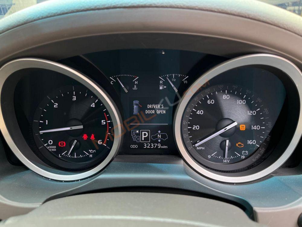 Mobil Toyota Land Cruiser 2012