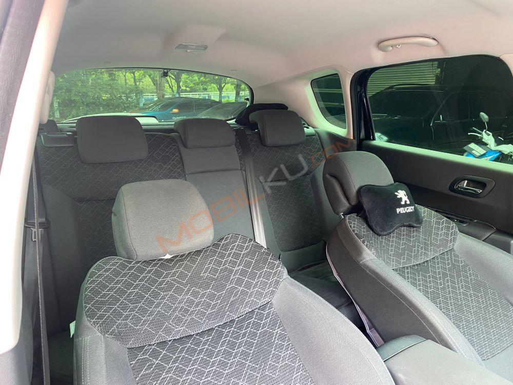Mobil Peugeot 3008 2016