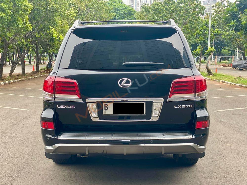Mobil Lexus LX 2015