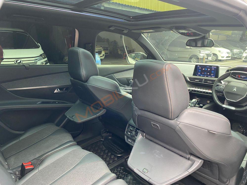 Mobil Peugeot 5008 2019