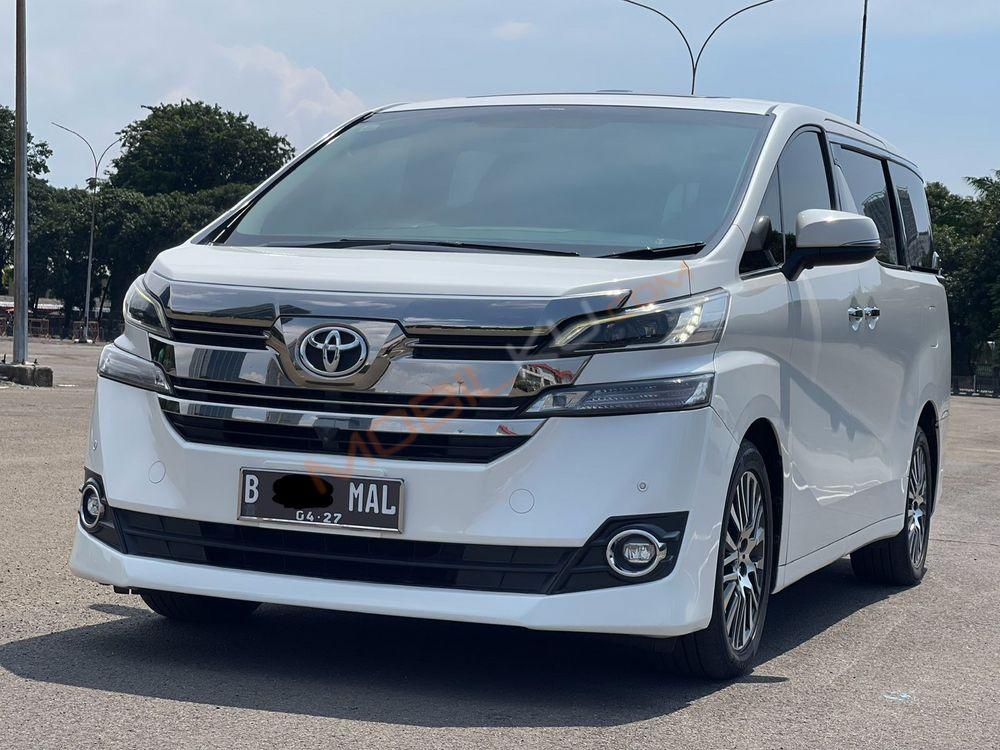 Mobil Toyota Vellfire 2017