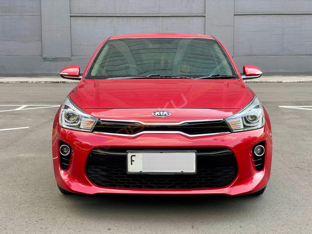 Mobil Kia Rio 2017