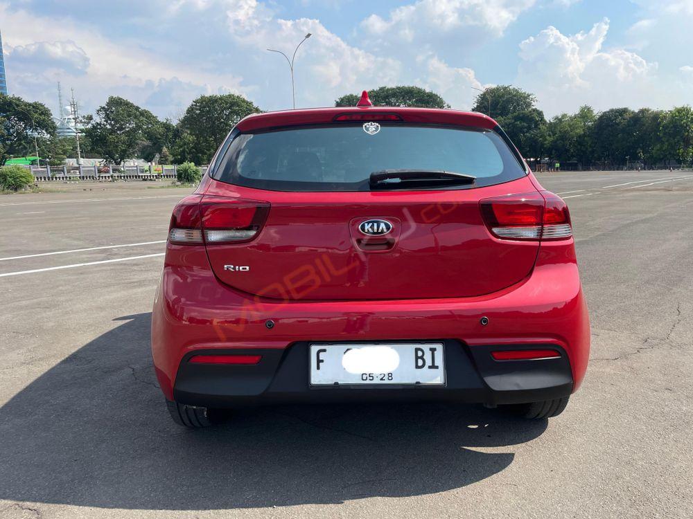 Mobil Kia Rio 2017