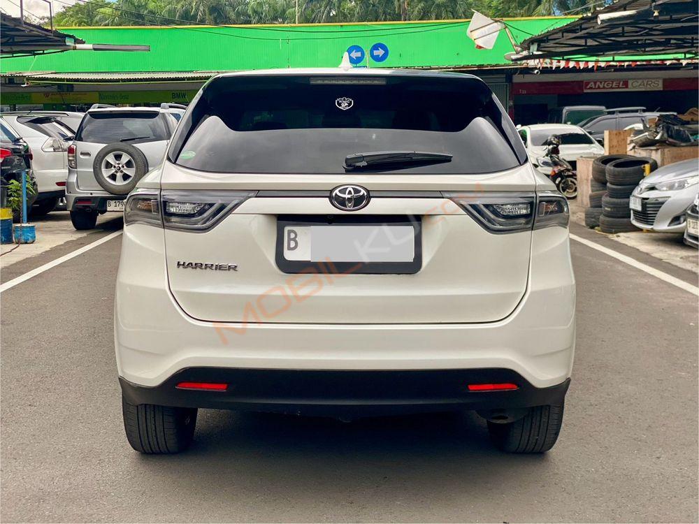 Mobil Toyota Harrier 2015