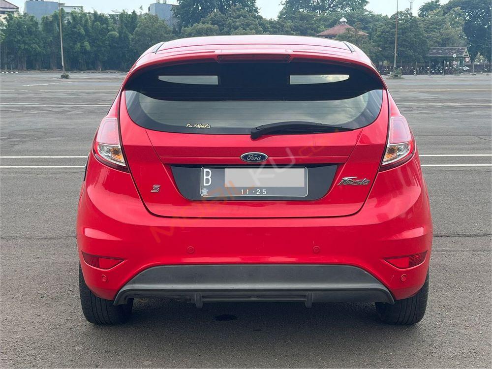 Mobil Ford Fiesta 2013