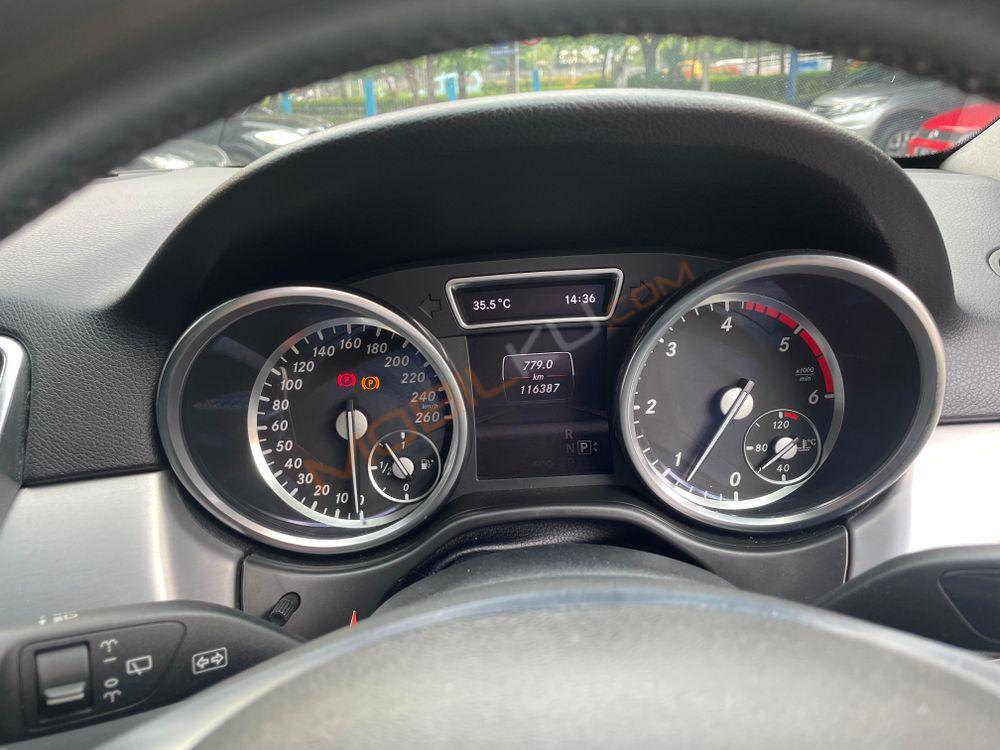 Mobil Mercedes-Benz ML 2013