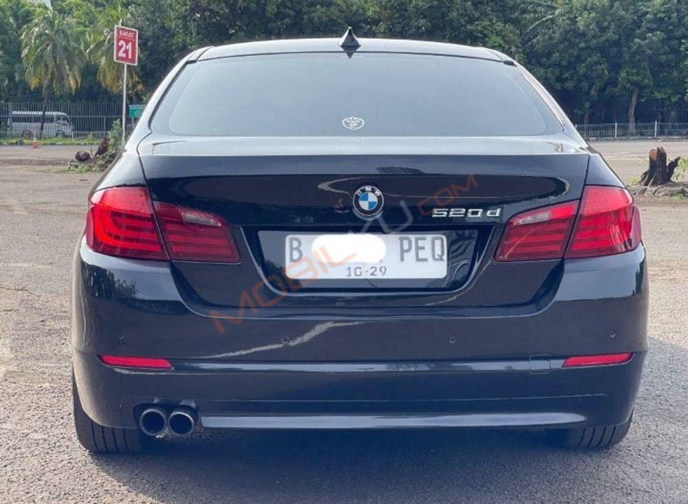 Mobil BMW 5 Series 2013