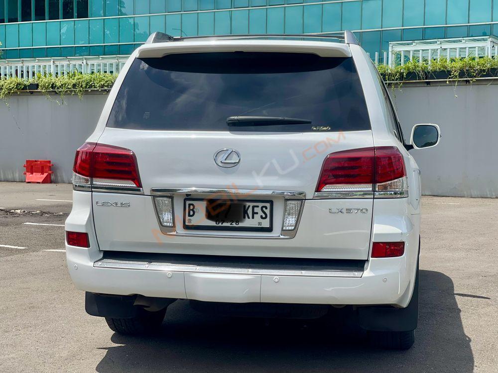 Mobil Lexus LX 2013