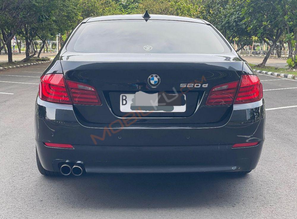 Mobil BMW 5 Series 2013