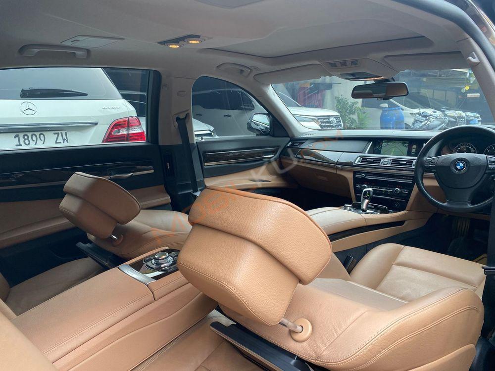 Mobil BMW 7 Series 2013