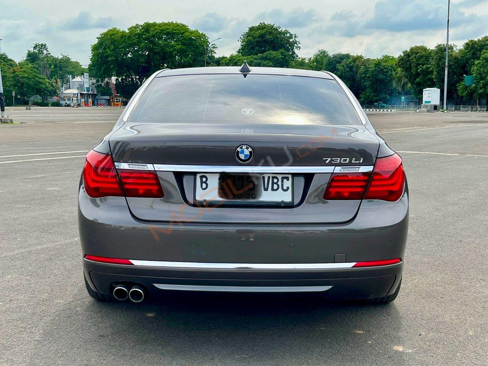 Mobil BMW 7 Series 2013