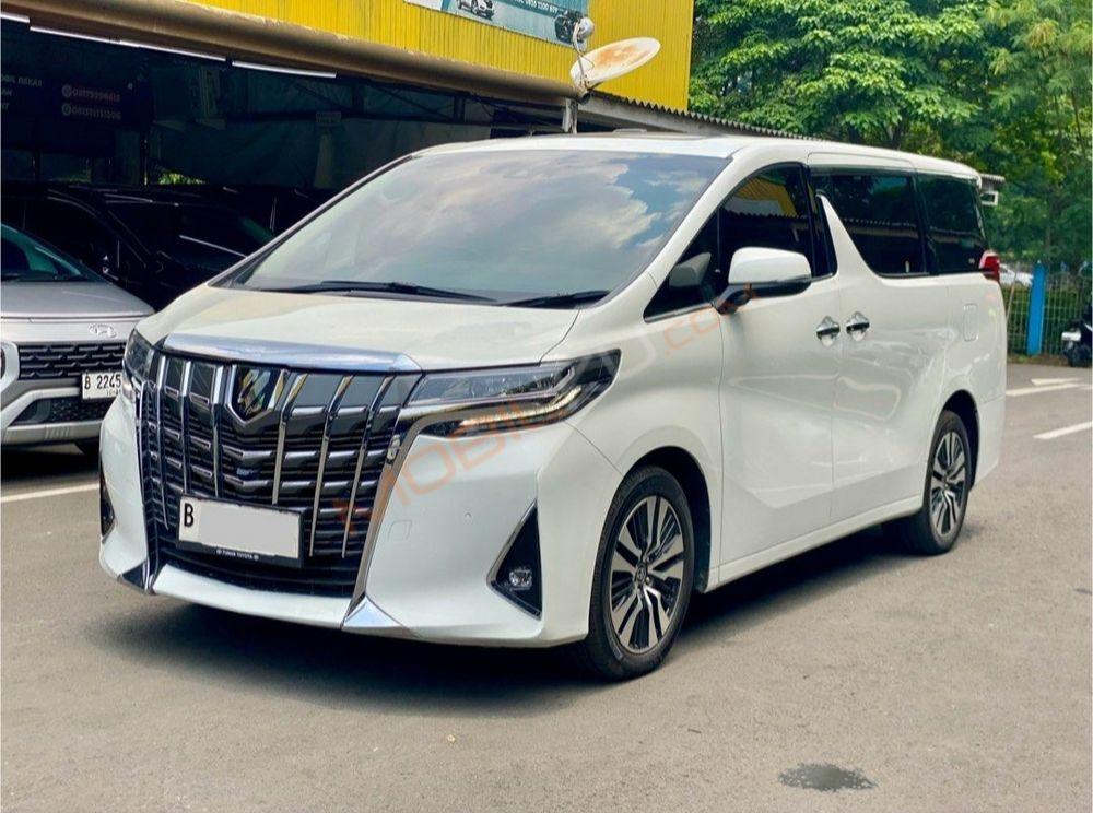 Mobil Toyota Alphard 2022