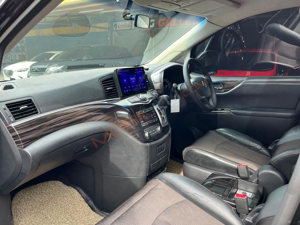 Mobil Nissan Elgrand 2014