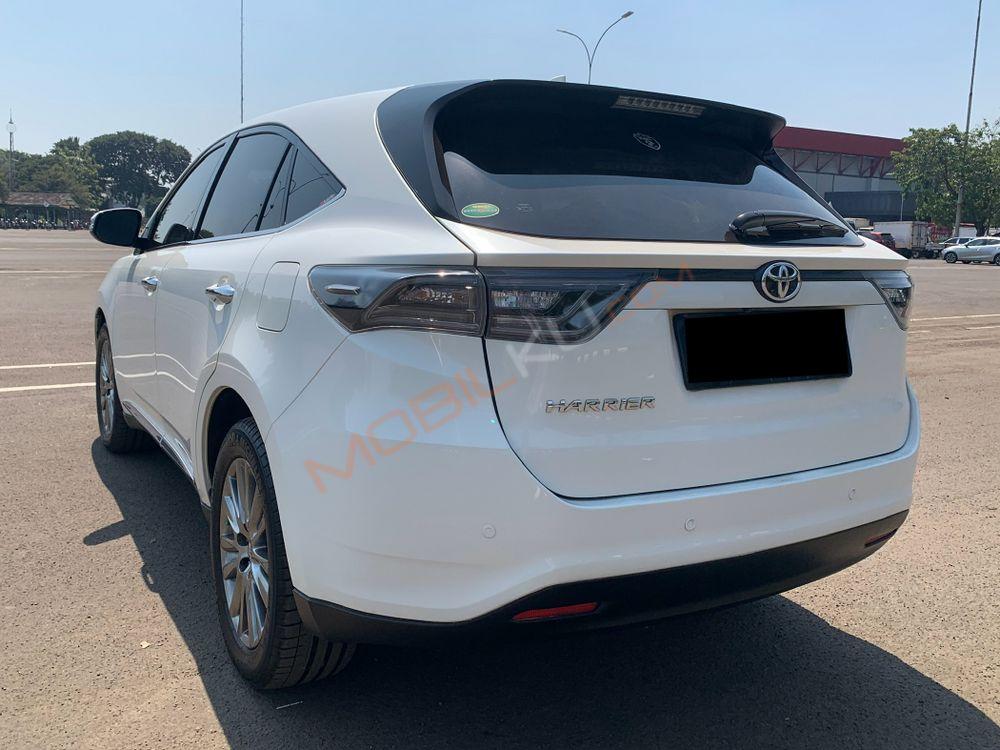 Mobil Toyota Harrier 2014