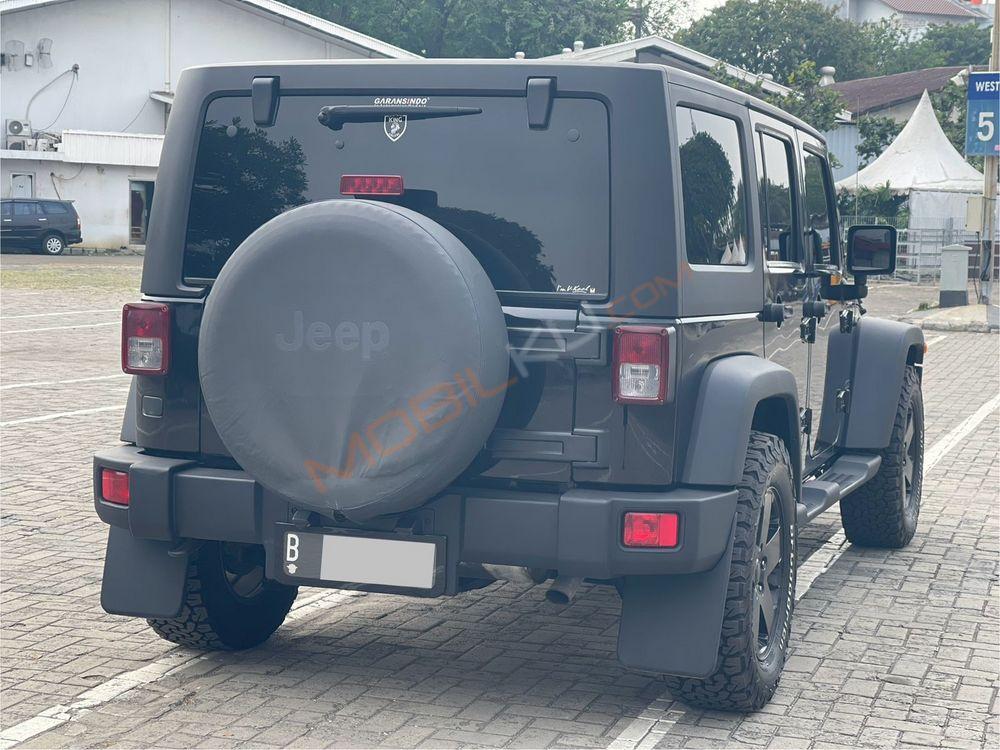 Mobil Jeep Wrangler 2011