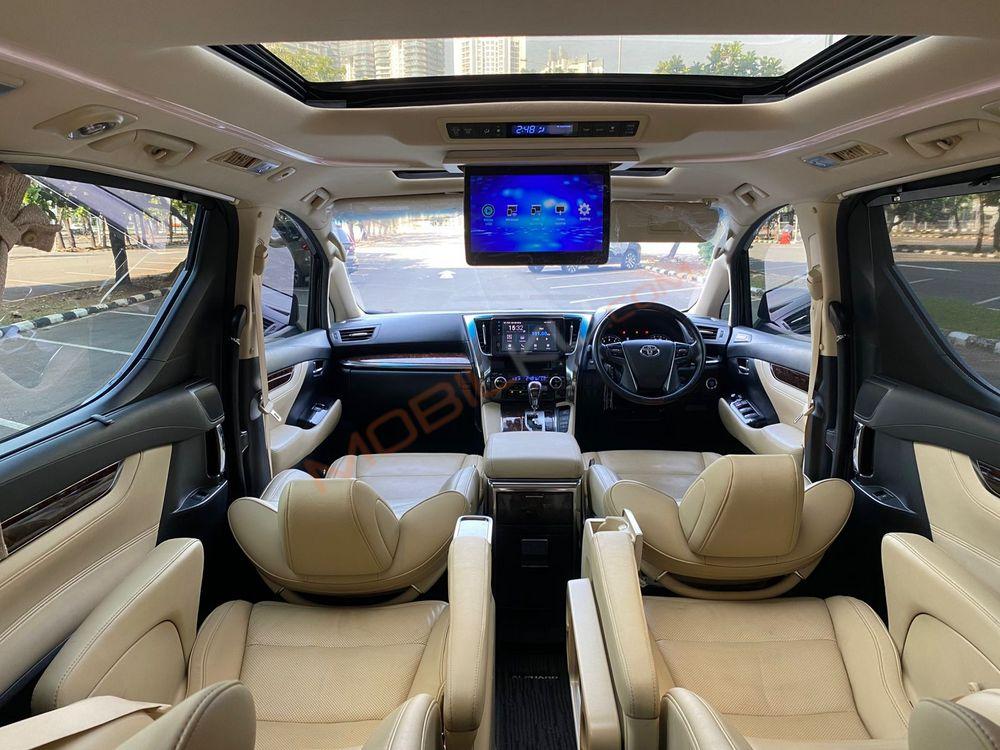 Mobil Toyota Alphard 2020
