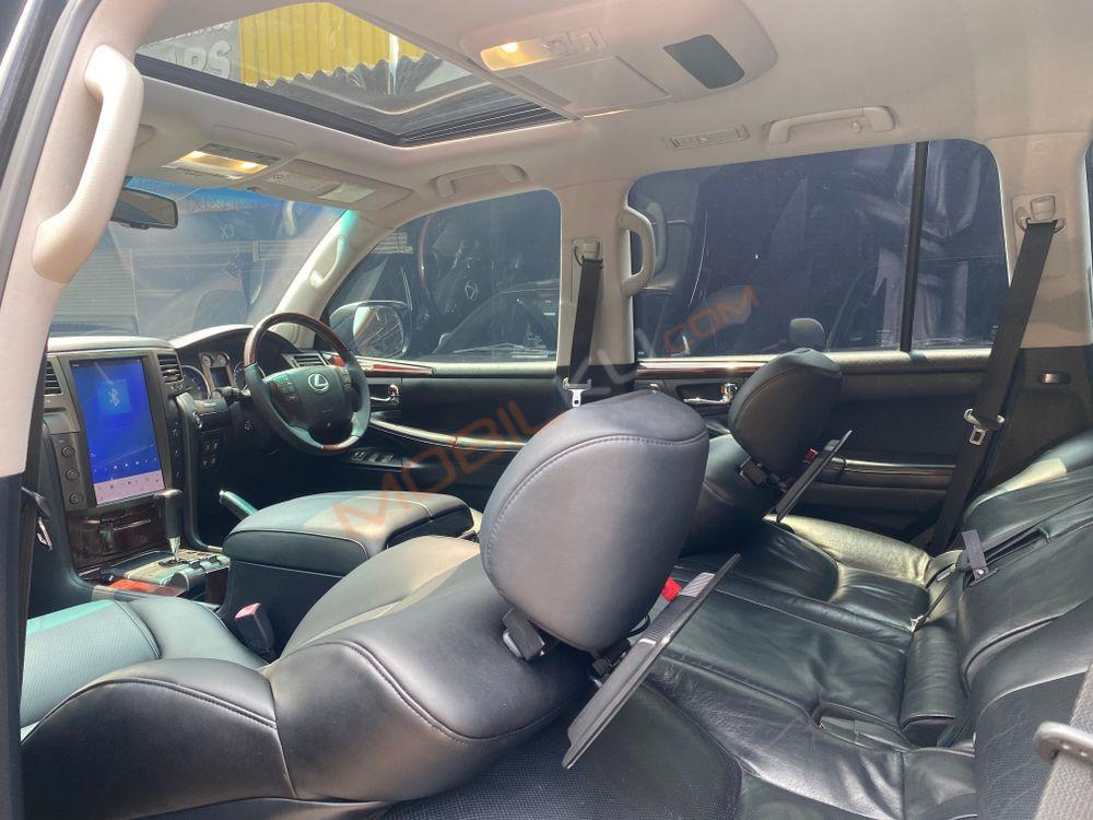 Mobil Lexus LX 2011