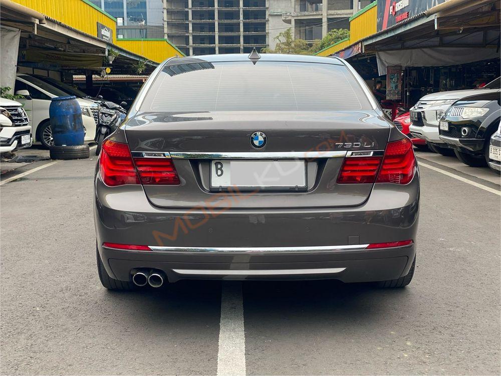 Mobil BMW 7 Series 2013