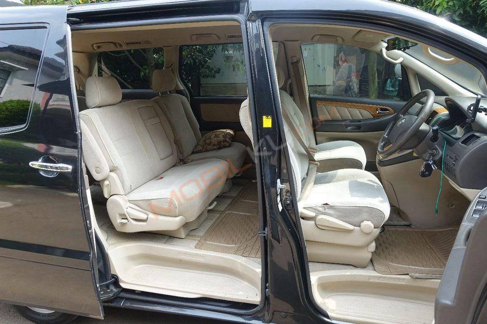 Mobil Toyota Alphard 2005