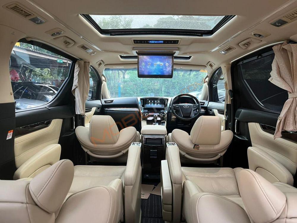 Mobil Toyota Alphard 2022