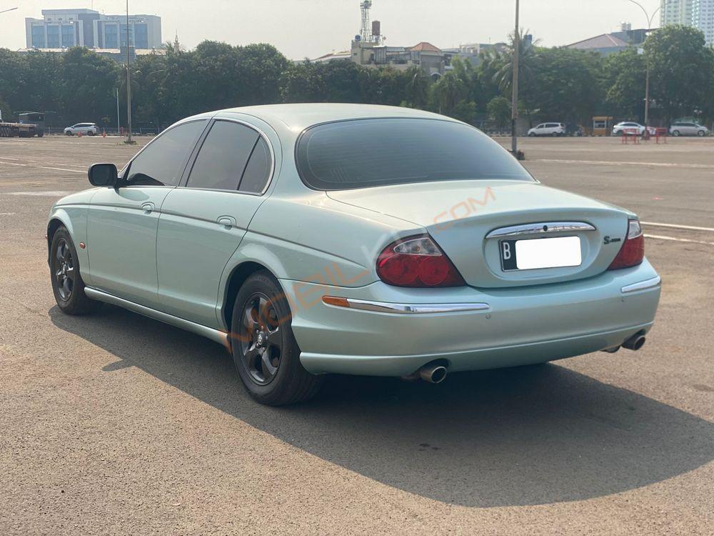 Mobil Jaguar S-Type 2002