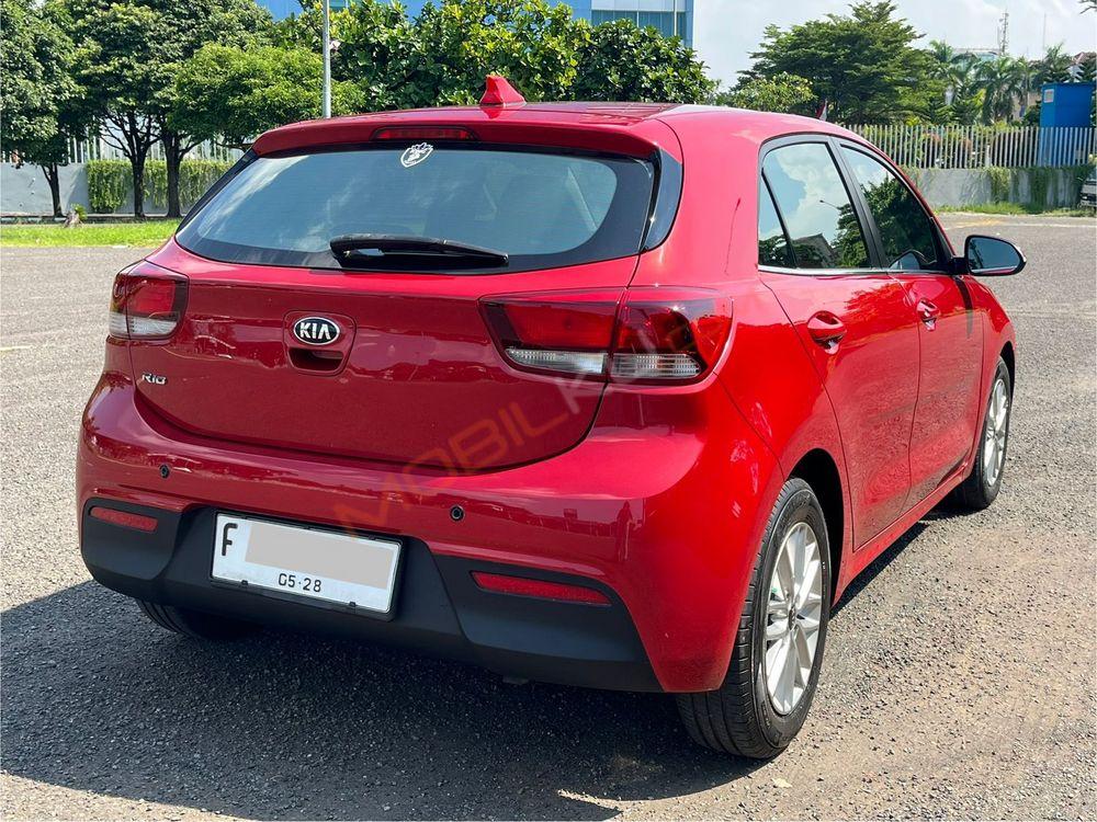 Mobil Kia Rio 2017