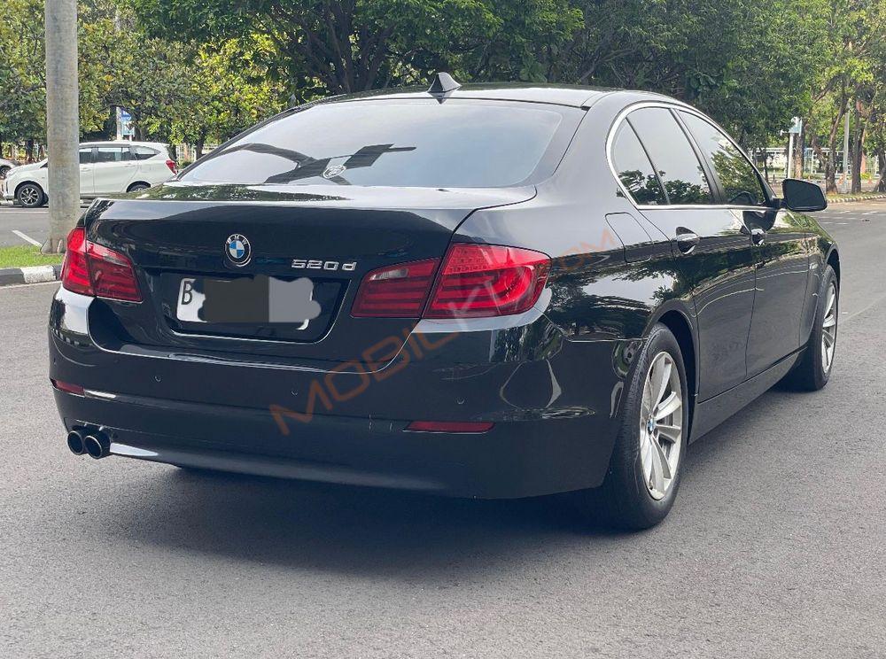 Mobil BMW 5 Series 2013