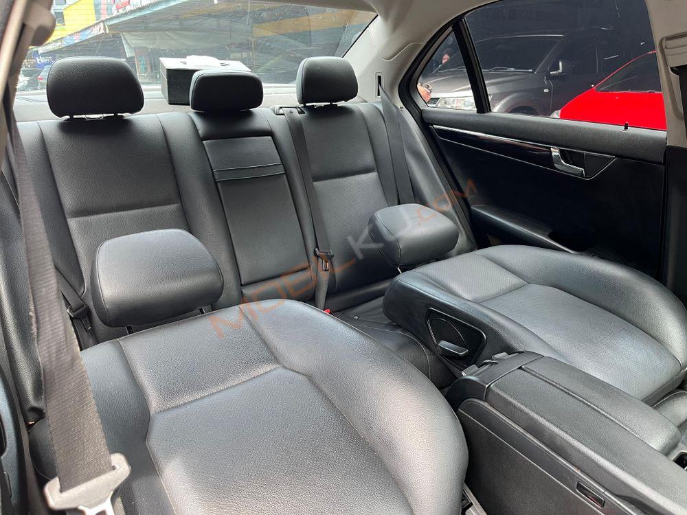 Mobil Mercedes-Benz C-Class 2011