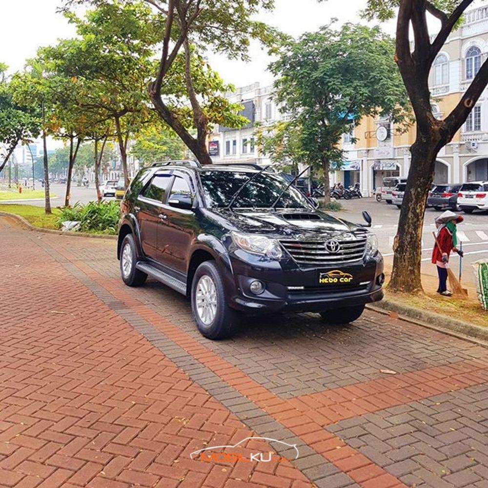 Mobil Toyota Fortuner 2014