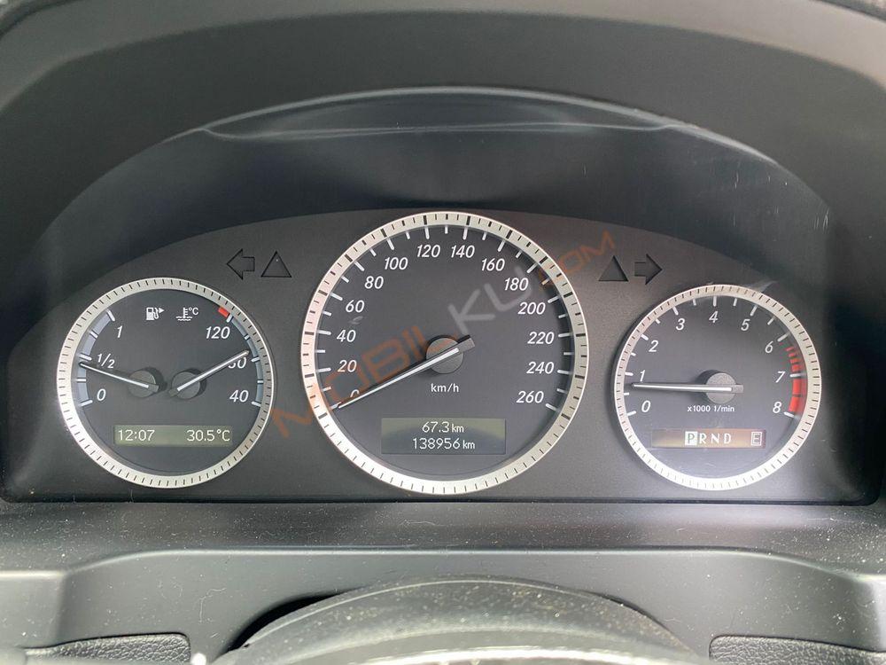 Mobil Mercedes-Benz C-Class 2011