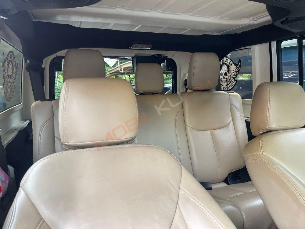 Mobil Jeep Wrangler 2011