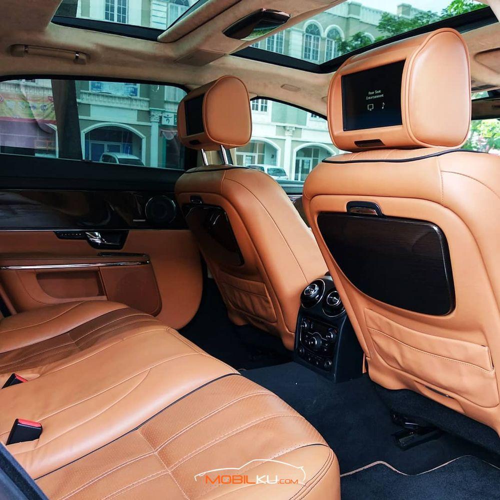 Mobil Jaguar XJ 2011